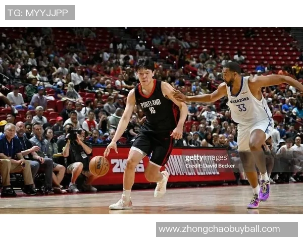 杨瀚森三分球初投命中后勇敢出手但命中率仍需提升 杨瀚森三分球初投命中后勇敢出手但命中率仍需提升