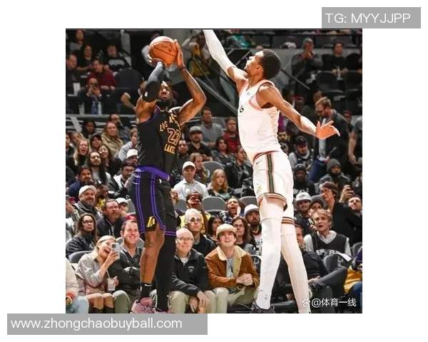 文班亚马半场表现起伏6分2板2帽5助攻却伴随4次失误