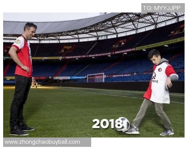 范佩西以教练身份为儿子首秀做决定表达期待与责任感