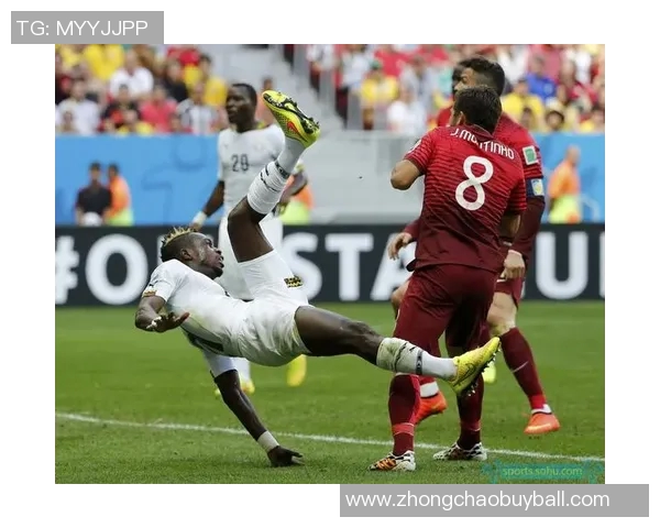 杜尚别独立球员门前制造威胁胜利球员极限倒勾解围展现精彩防守